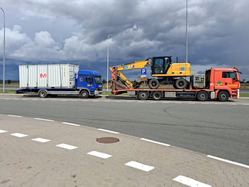 Transport maszyn i kontenerów, Transport maszyn rolniczych - Robert Węsiora, Kosowo